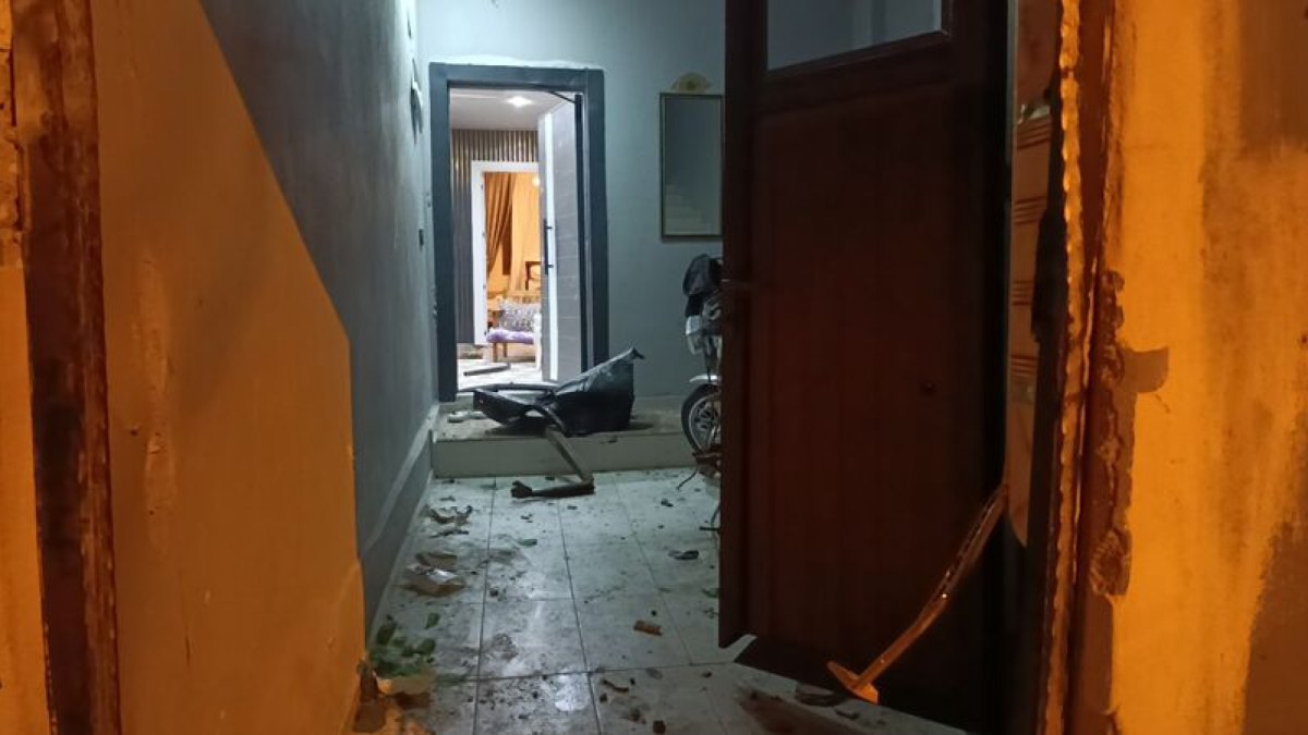 Adana'da eve EYP saldırısı: El yapımı patlayıcı atıldı