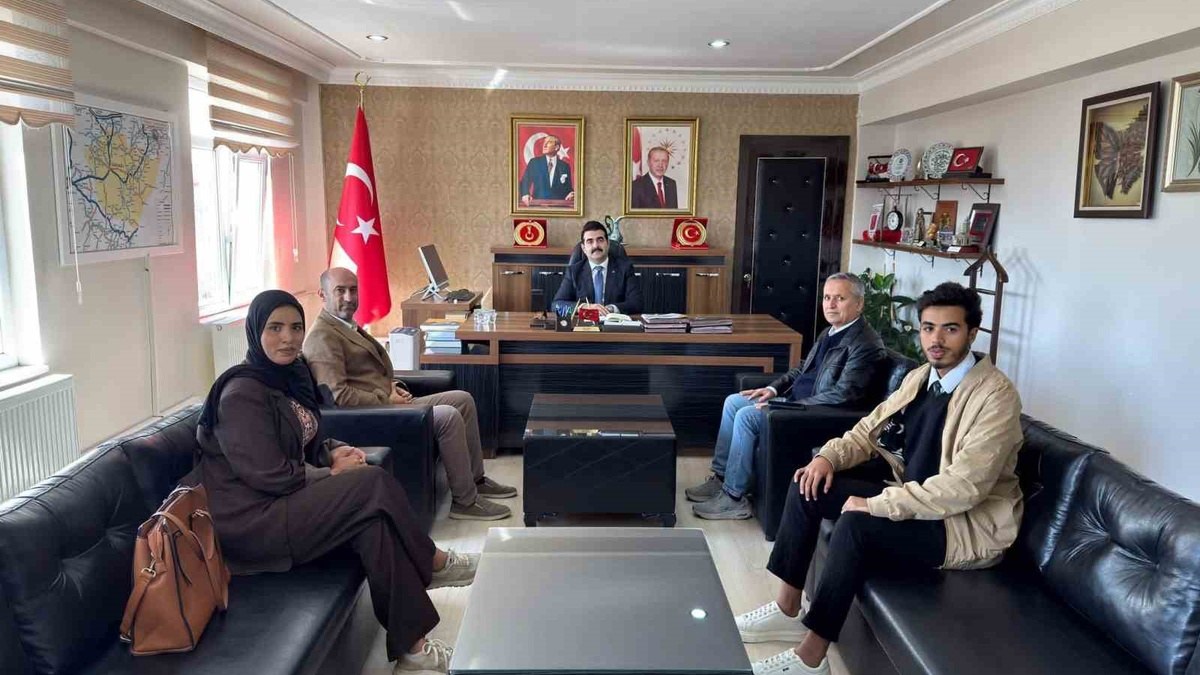 Cezayirli Öğrencilerden Tomarza Kaymakamı Eser'e Ziyaret