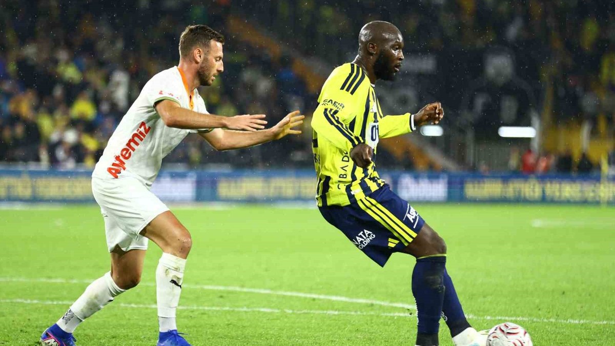 Fenerbahçe Alanyaspor Maçında 11'de 3 Değişiklik: Lukaku İlk 11'de
