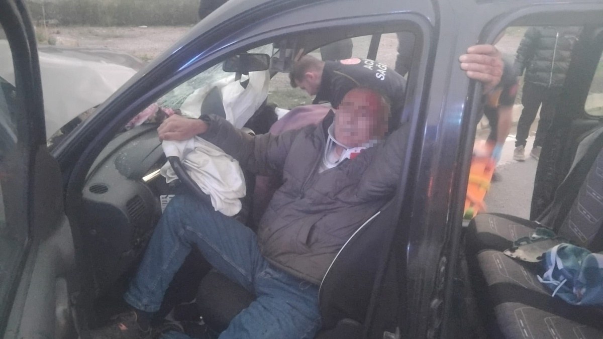 Gebze'de trafik kazası: İki otomobil çarpıştı, 4 yaralı