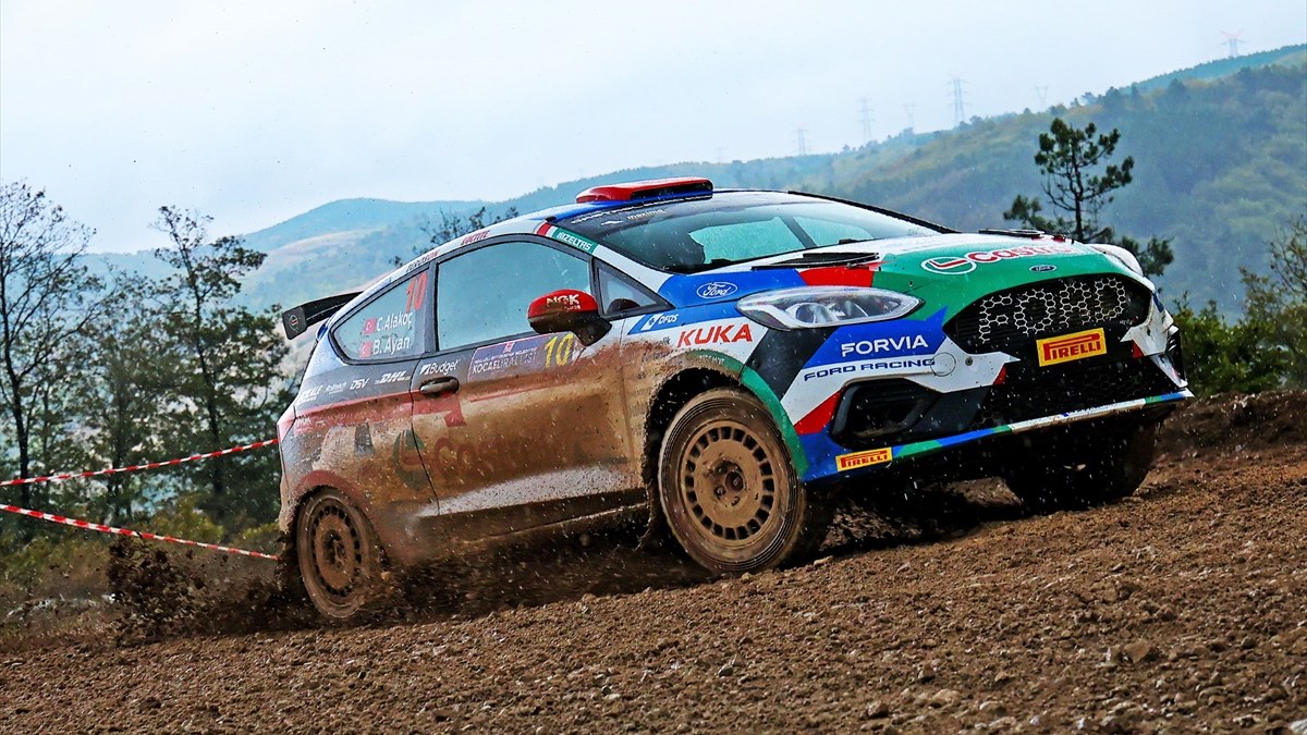 Kocaeli Büyükşehir Rallisi 6. ayak ilk gününü Uğur Soylu ve Soner Tamer zirvede tamamladı