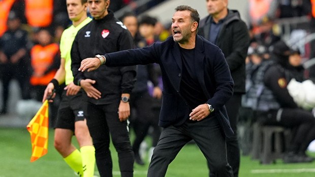 Okan Buruk'tan TFF'ye Saha Çağrısı: Sakatlık Yaşadık