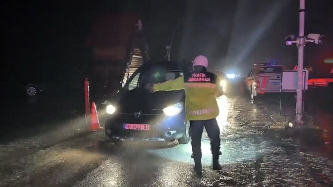 Uludağ kar kalınlığı 20 cm oldu: Kış lastiği denetimleri başladı